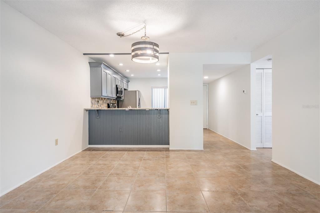 Под контрактом: $199,900 (2 спален, 2 ванн, 1094 Квадратных фут)