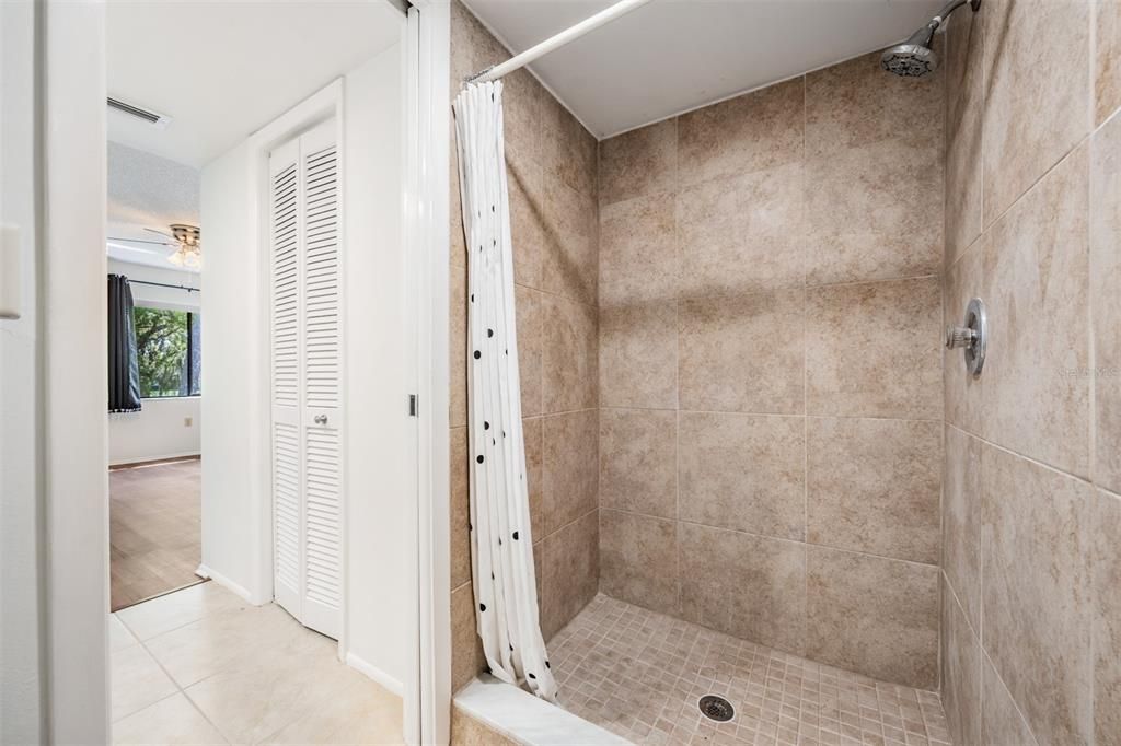 Под контрактом: $199,900 (2 спален, 2 ванн, 1094 Квадратных фут)