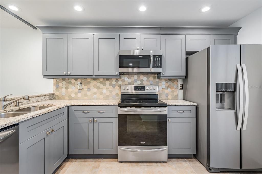 Под контрактом: $199,900 (2 спален, 2 ванн, 1094 Квадратных фут)