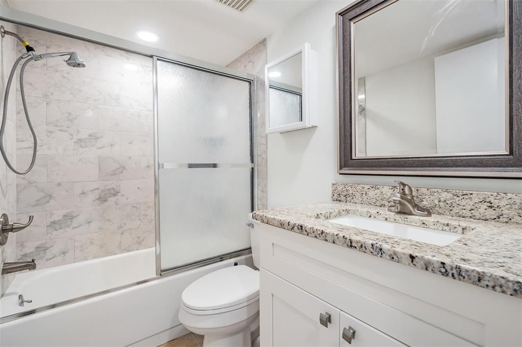 Под контрактом: $199,900 (2 спален, 2 ванн, 1094 Квадратных фут)