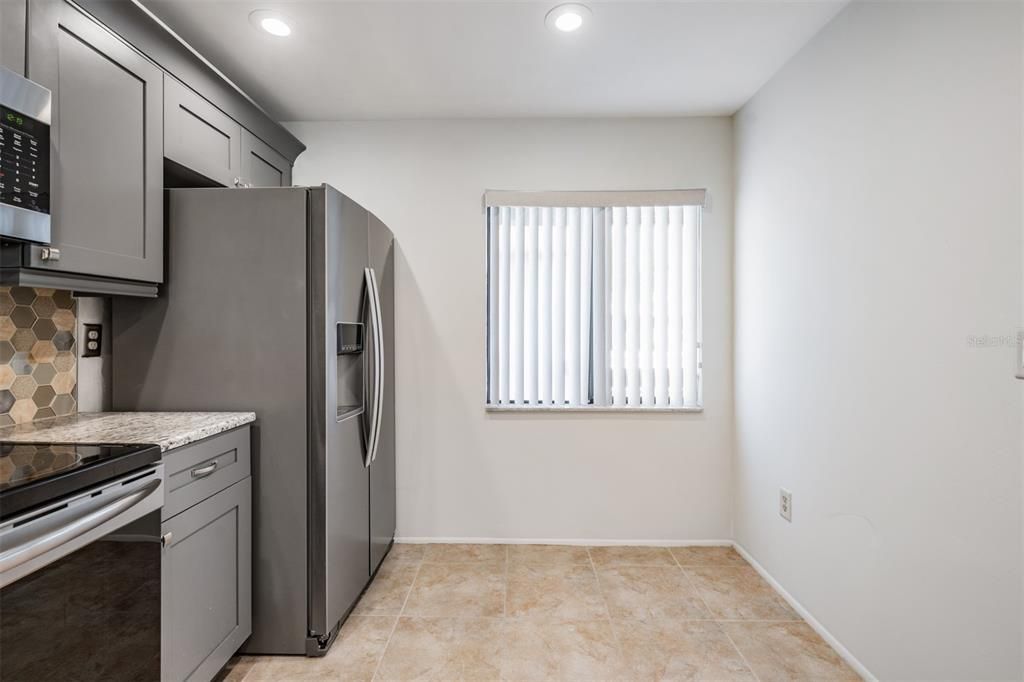 Под контрактом: $199,900 (2 спален, 2 ванн, 1094 Квадратных фут)