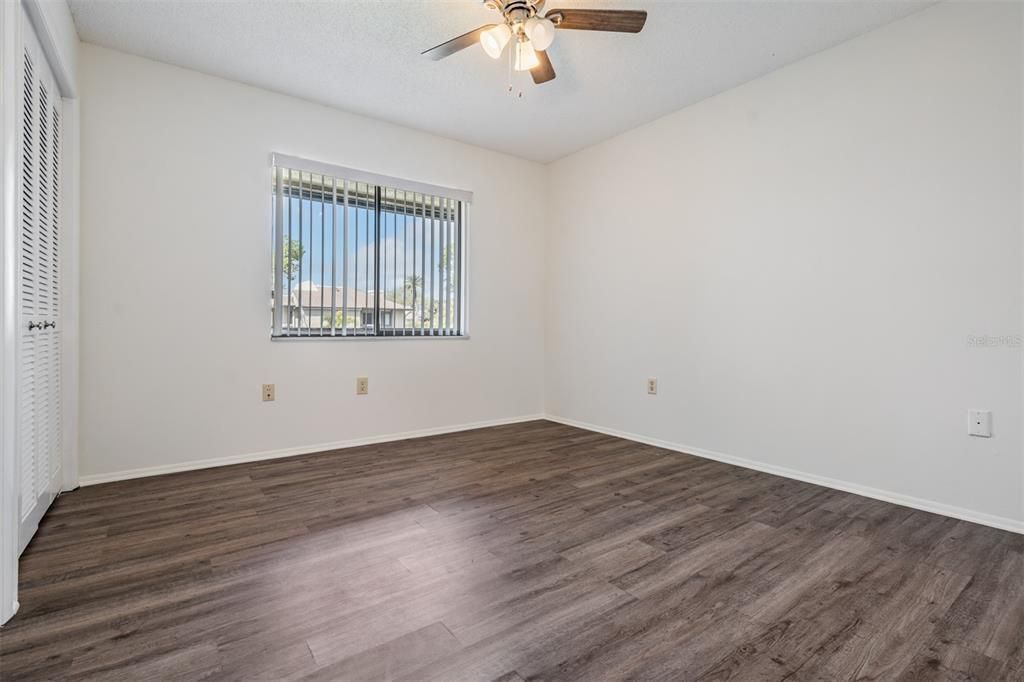 Под контрактом: $199,900 (2 спален, 2 ванн, 1094 Квадратных фут)