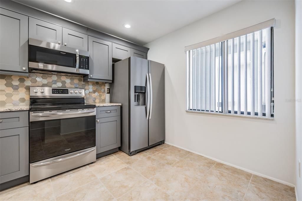 Под контрактом: $199,900 (2 спален, 2 ванн, 1094 Квадратных фут)