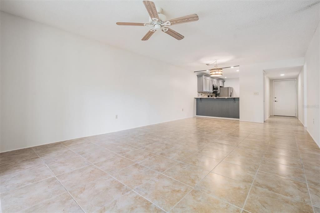 Под контрактом: $199,900 (2 спален, 2 ванн, 1094 Квадратных фут)