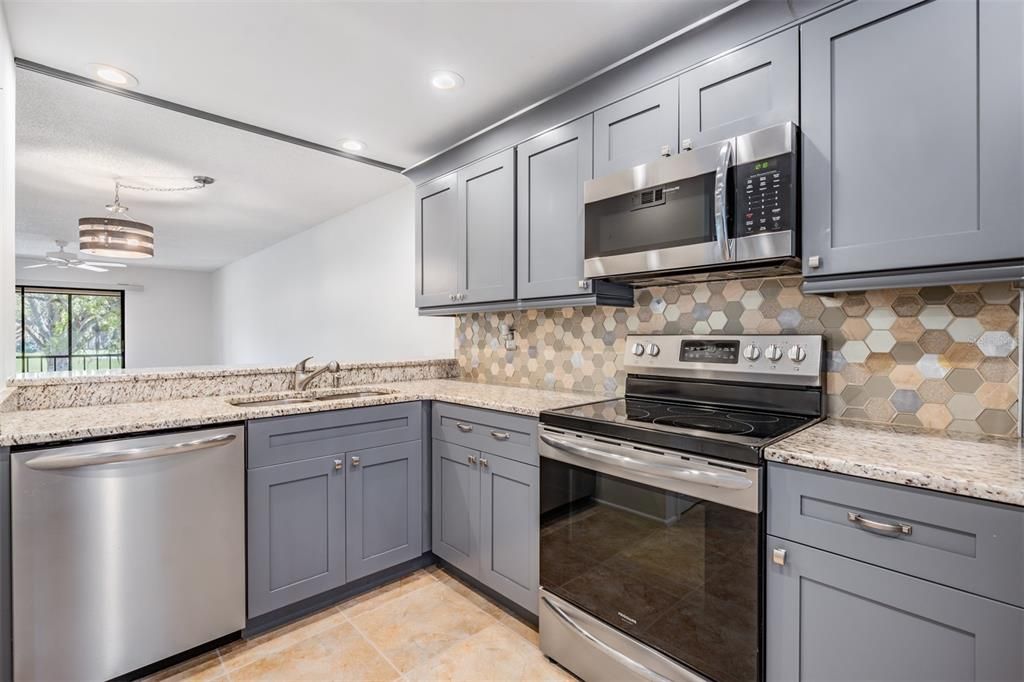 Под контрактом: $199,900 (2 спален, 2 ванн, 1094 Квадратных фут)