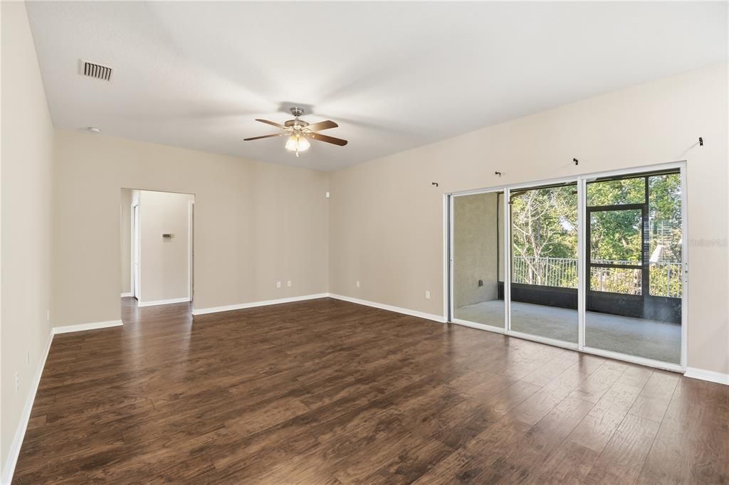 En Venta: $385,000 (4 camas, 2 baños, 2039 Pies cuadrados)