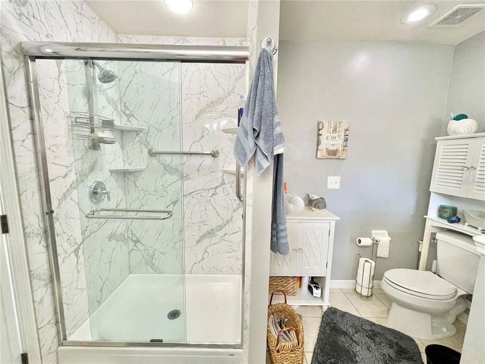 На продажу: $339,900 (4 спален, 2 ванн, 1823 Квадратных фут)
