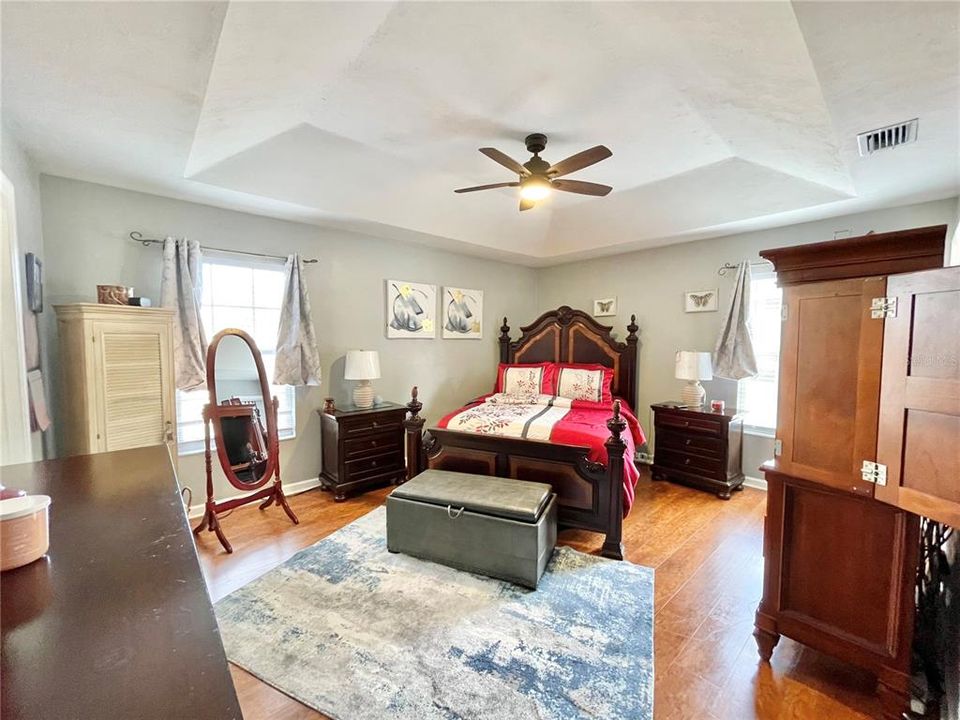 На продажу: $339,900 (4 спален, 2 ванн, 1823 Квадратных фут)