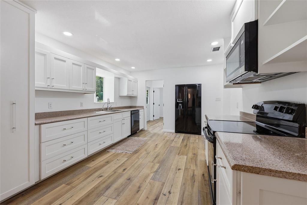 En Venta: $395,000 (2 camas, 3 baños, 2163 Pies cuadrados)