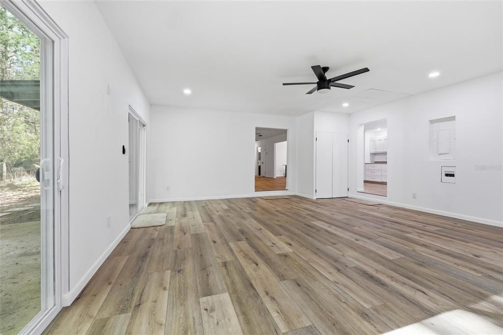 En Venta: $395,000 (2 camas, 3 baños, 2163 Pies cuadrados)