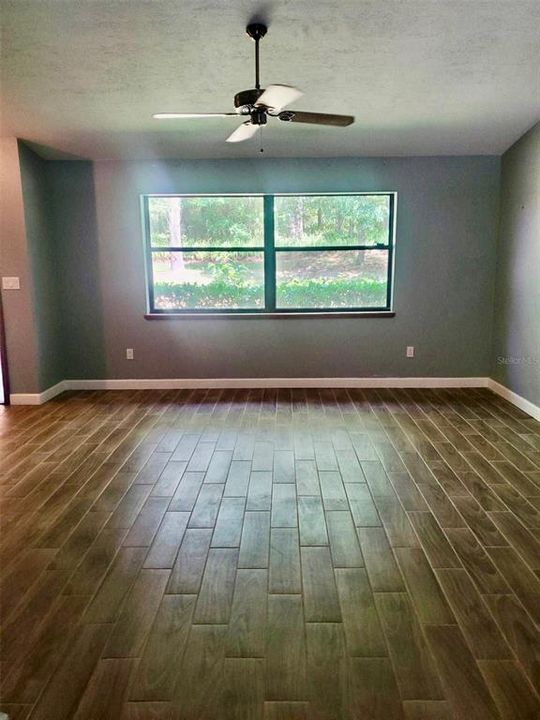 Activo con contrato: $559,900 (3 camas, 2 baños, 2120 Pies cuadrados)
