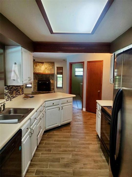 Activo con contrato: $559,900 (3 camas, 2 baños, 2120 Pies cuadrados)