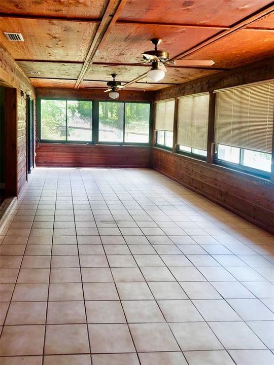 Activo con contrato: $559,900 (3 camas, 2 baños, 2120 Pies cuadrados)