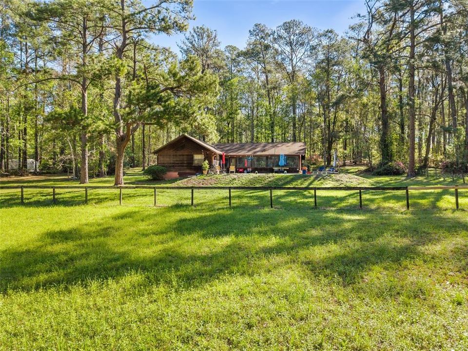 Activo con contrato: $559,900 (3 camas, 2 baños, 2120 Pies cuadrados)