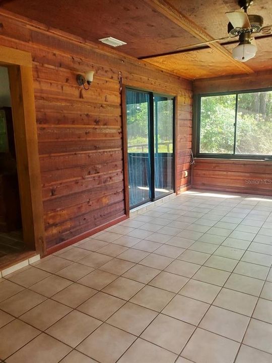 Activo con contrato: $559,900 (3 camas, 2 baños, 2120 Pies cuadrados)