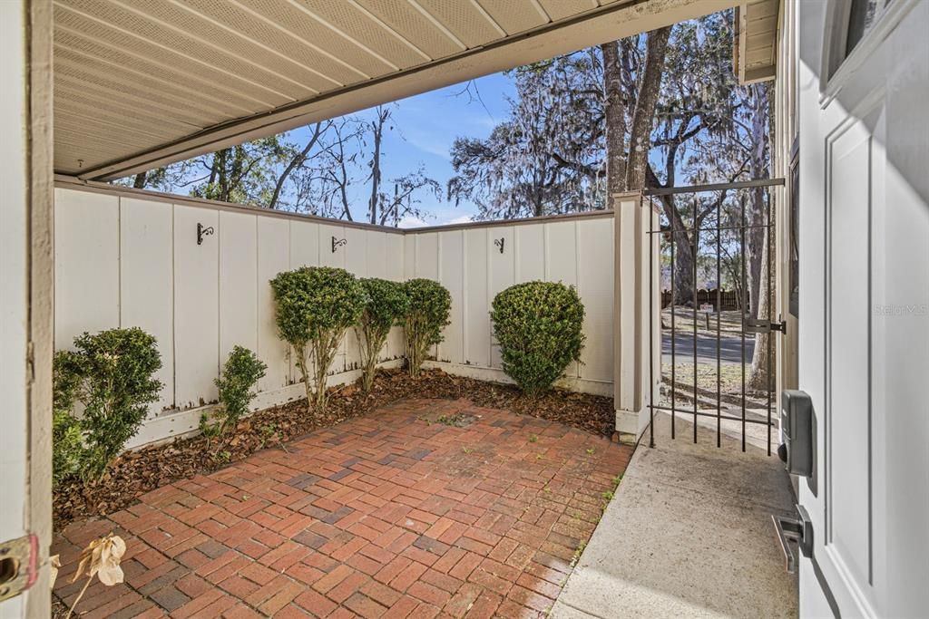 For Sale: $155,000 (3 beds, 2 baths, 1290 Square Feet)