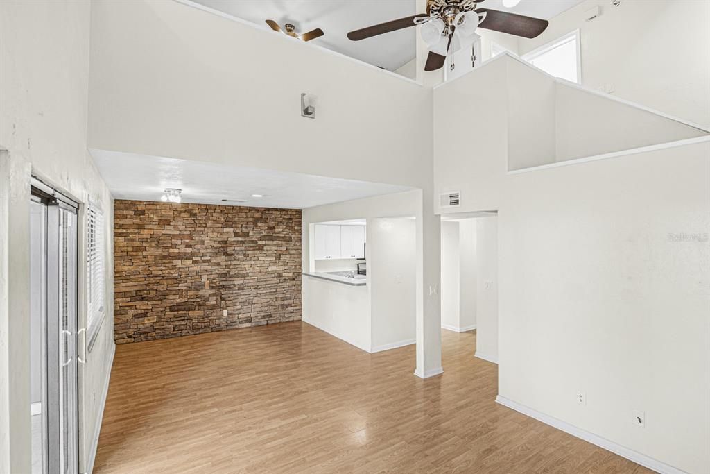 For Sale: $155,000 (3 beds, 2 baths, 1290 Square Feet)