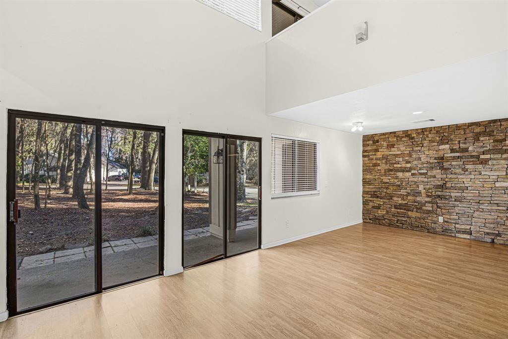 For Sale: $155,000 (3 beds, 2 baths, 1290 Square Feet)