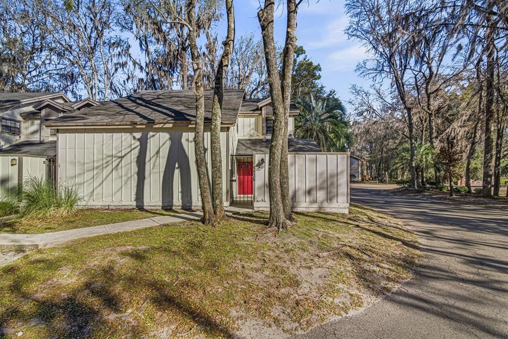 For Sale: $155,000 (3 beds, 2 baths, 1290 Square Feet)