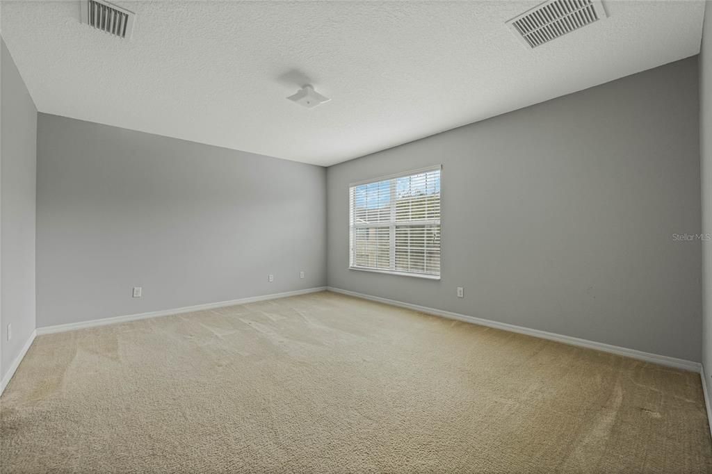 Activo con contrato: $236,800 (3 camas, 2 baños, 1565 Pies cuadrados)