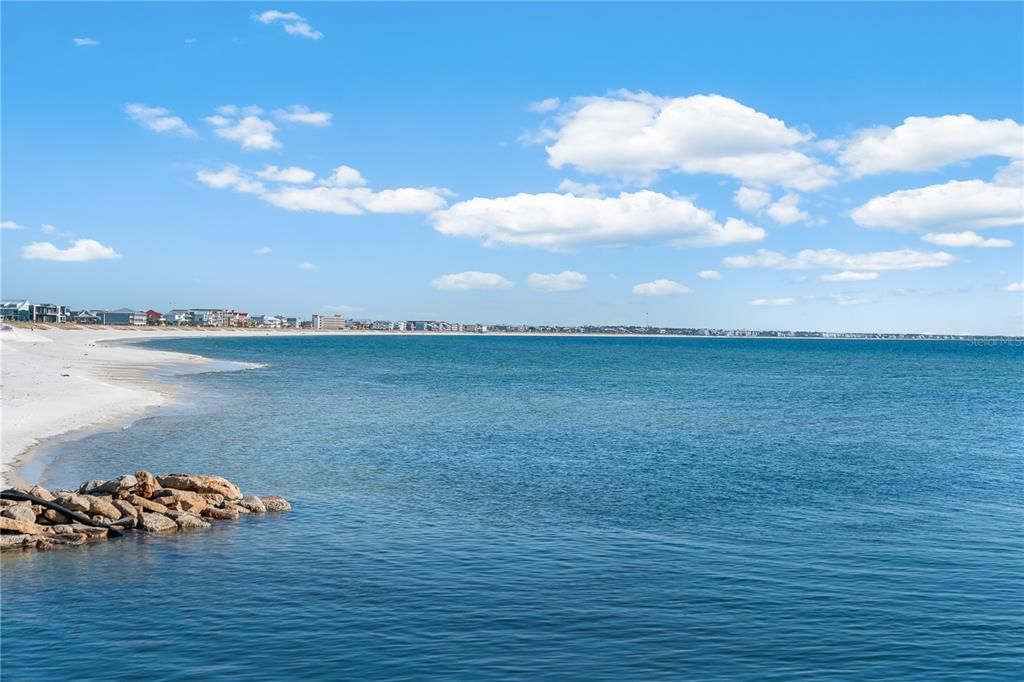 En Venta: $960,000 (0.16 acres)