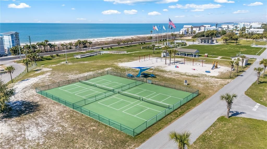 En Venta: $960,000 (0.16 acres)