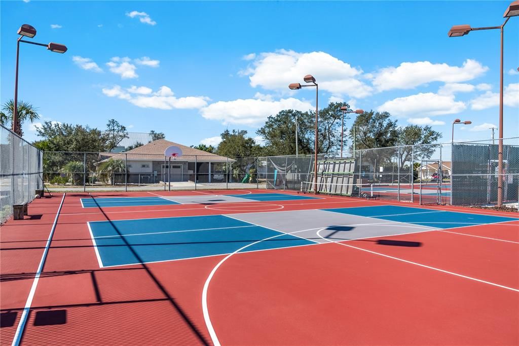 En Venta: $960,000 (0.16 acres)