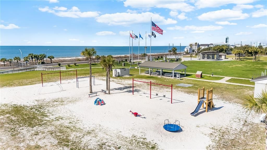 En Venta: $960,000 (0.16 acres)