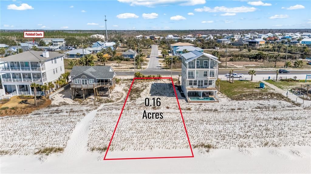 En Venta: $960,000 (0.16 acres)