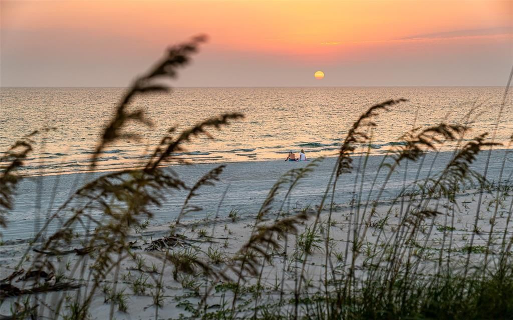 En Venta: $960,000 (0.16 acres)