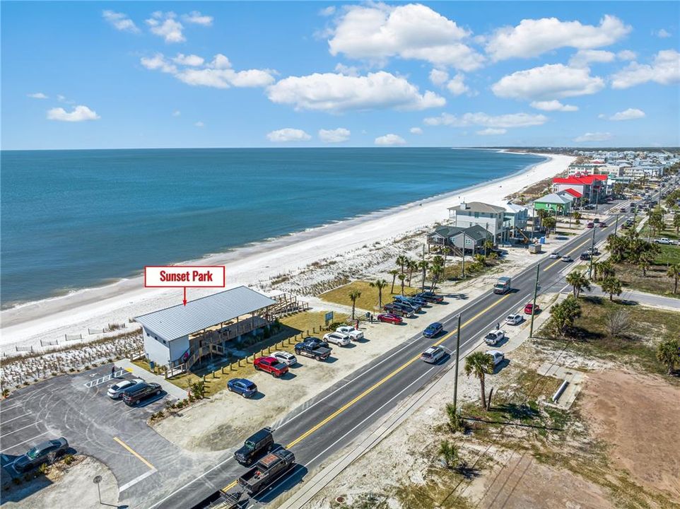 En Venta: $960,000 (0.16 acres)