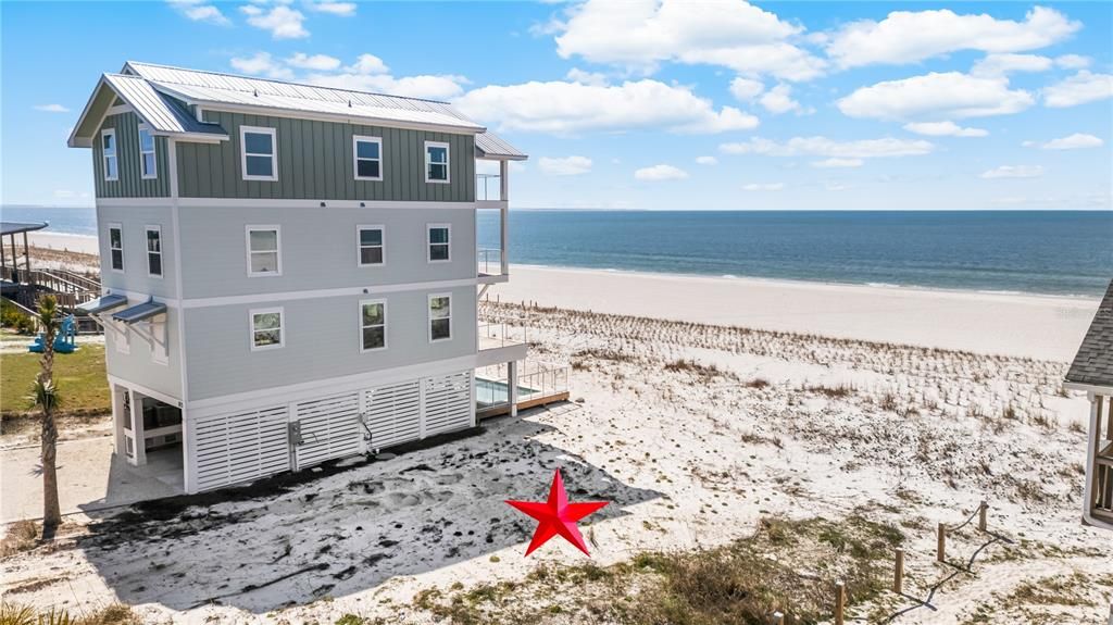 En Venta: $960,000 (0.16 acres)