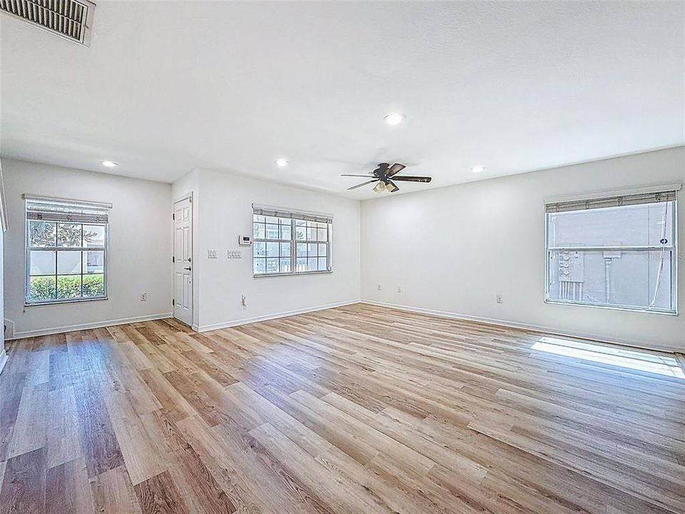 Active With Contract: $249,900 (3 beds, 2 baths, 1650 Square Feet)
