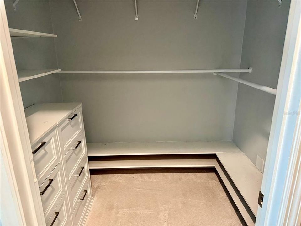 Под контрактом: $240,000 (3 спален, 2 ванн, 1725 Квадратных фут)