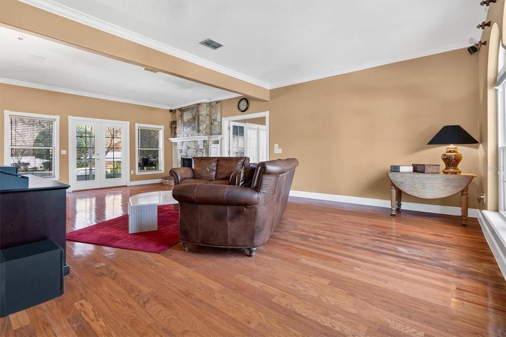 Active With Contract: $1,199,900 (5 beds, 4 baths, 4001 Square Feet)