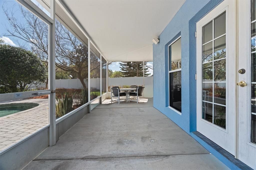 Active With Contract: $1,199,900 (5 beds, 4 baths, 4001 Square Feet)