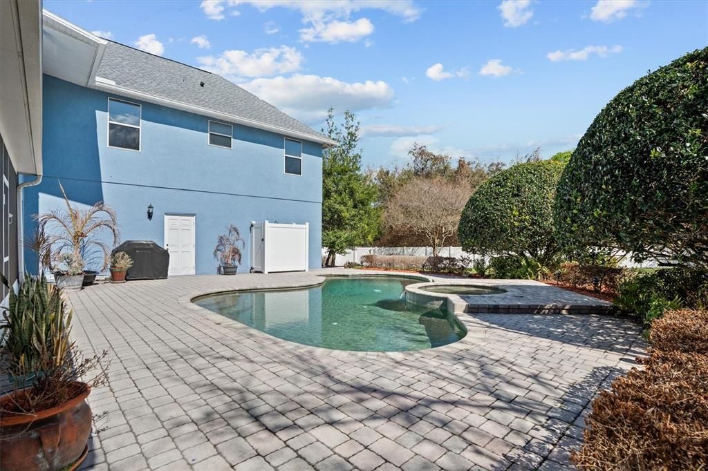 Active With Contract: $1,199,900 (5 beds, 4 baths, 4001 Square Feet)