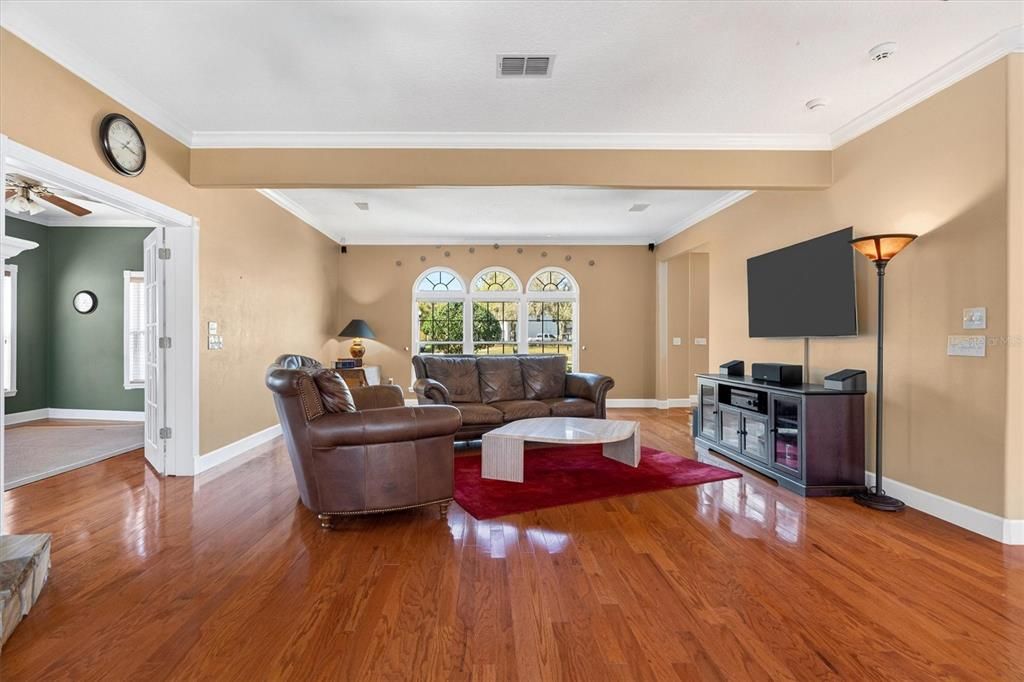 Active With Contract: $1,199,900 (5 beds, 4 baths, 4001 Square Feet)