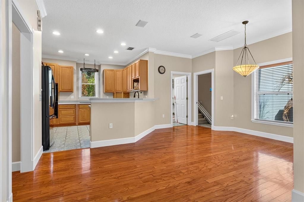 Active With Contract: $1,199,900 (5 beds, 4 baths, 4001 Square Feet)
