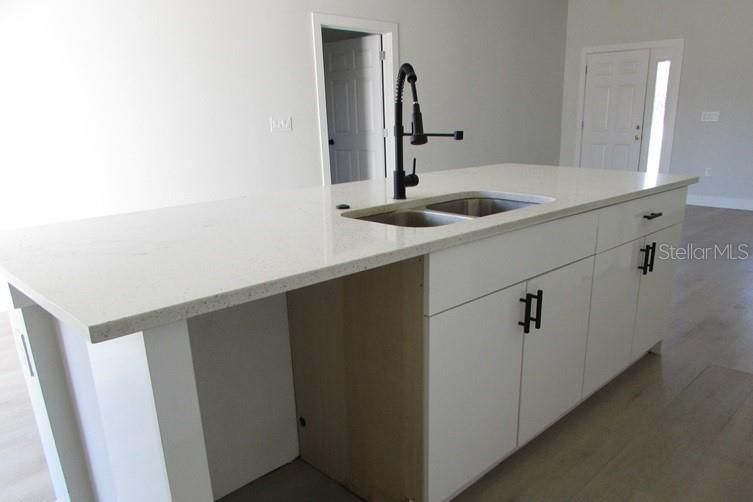 For Sale: $255,000 (4 beds, 2 baths, 1668 Square Feet)