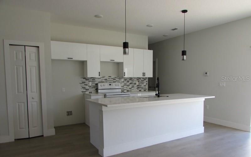 For Sale: $255,000 (4 beds, 2 baths, 1668 Square Feet)