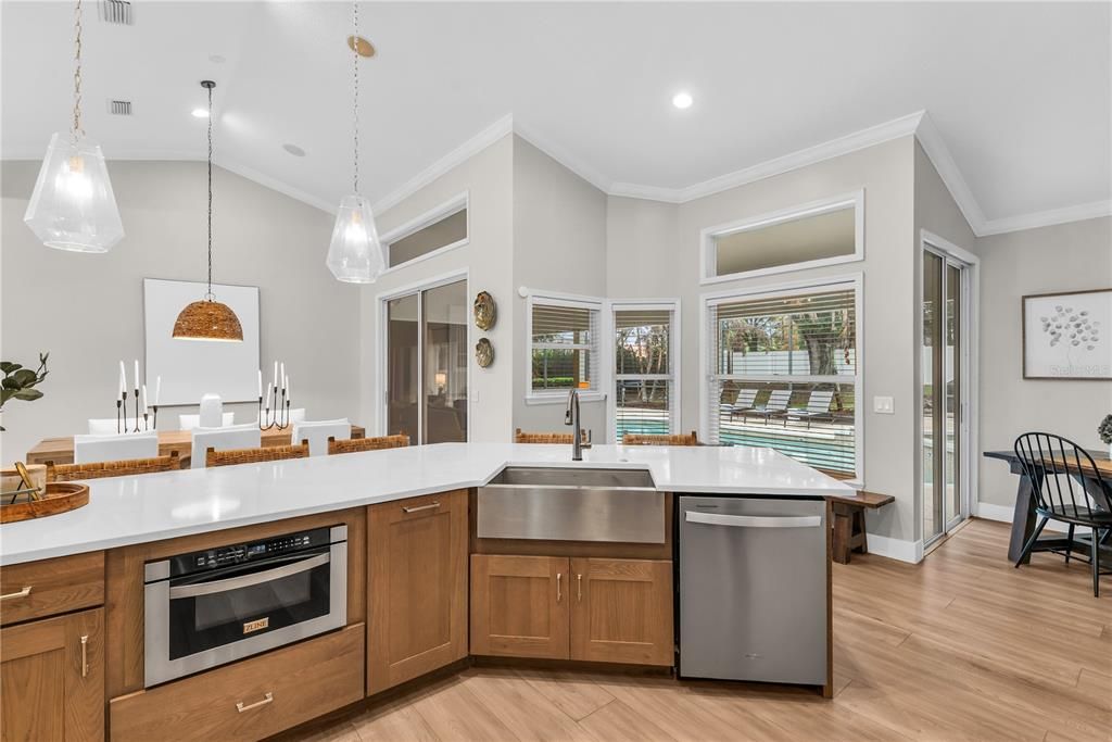Activo con contrato: $1,099,000 (4 camas, 3 baños, 3181 Pies cuadrados)