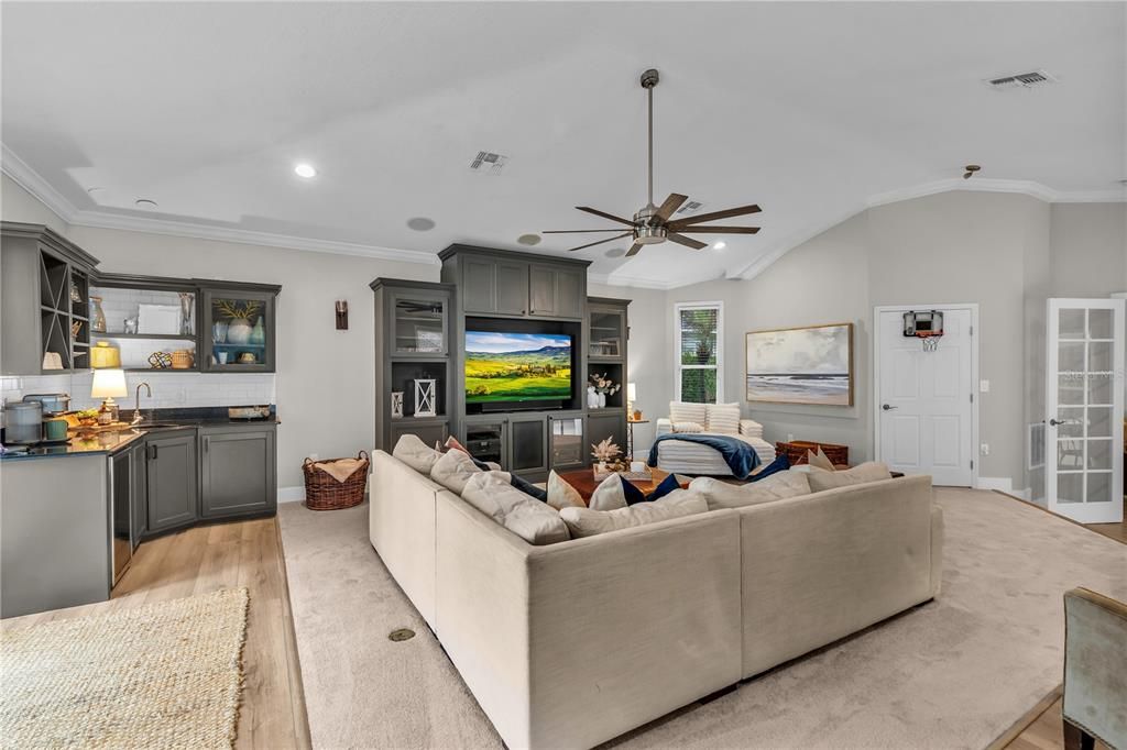 Activo con contrato: $1,099,000 (4 camas, 3 baños, 3181 Pies cuadrados)