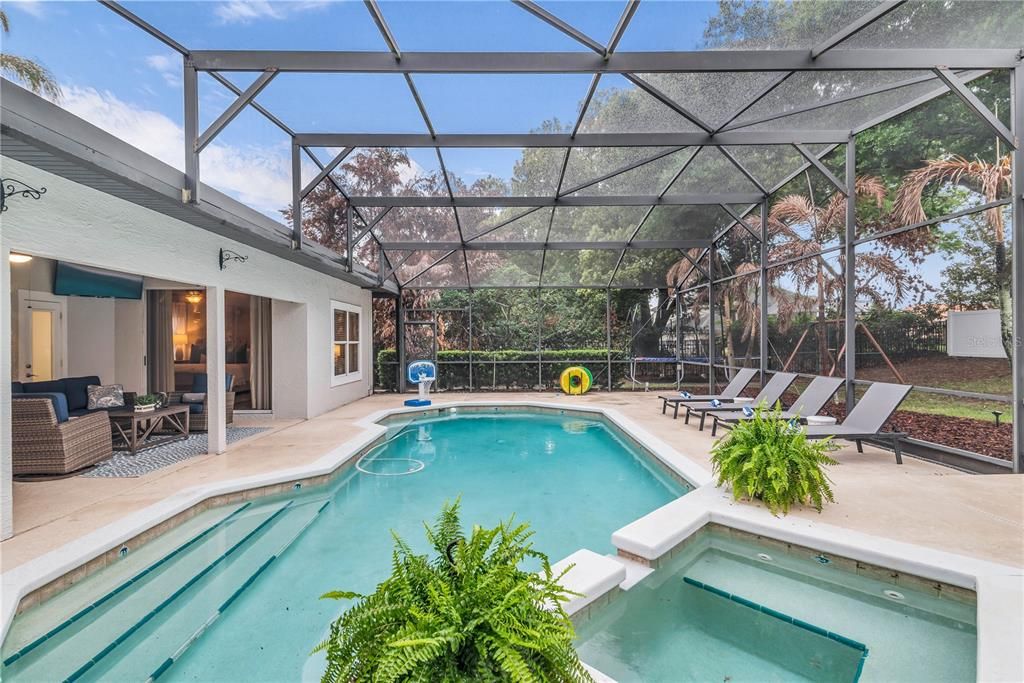 Activo con contrato: $1,099,000 (4 camas, 3 baños, 3181 Pies cuadrados)