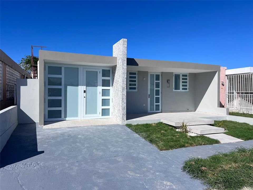 Active With Contract: $235,000 (3 beds, 2 baths, 234.6 Square Feet)