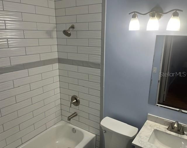 Activo con contrato: $159,900 (3 camas, 2 baños, 1106 Pies cuadrados)