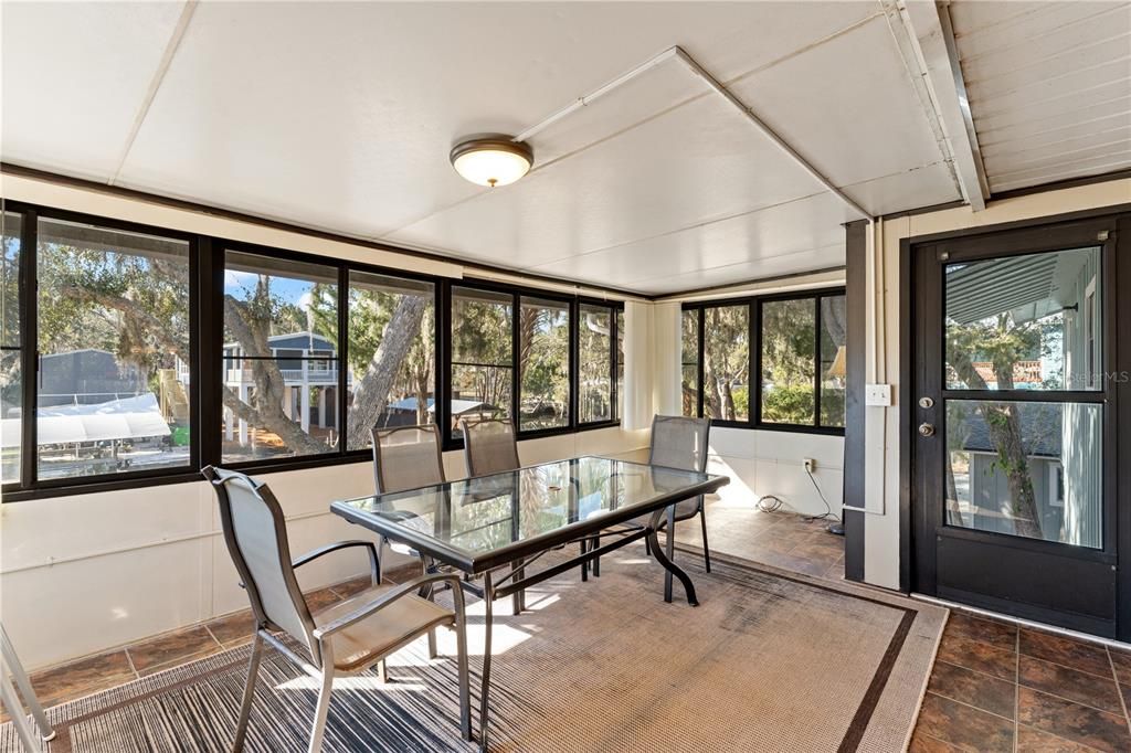 En Venta: $549,900 (3 camas, 2 baños, 2350 Pies cuadrados)