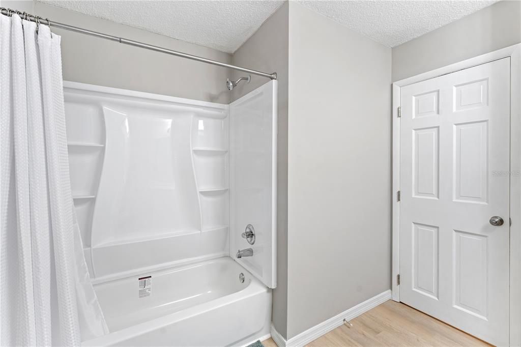 En Venta: $549,900 (3 camas, 2 baños, 2350 Pies cuadrados)