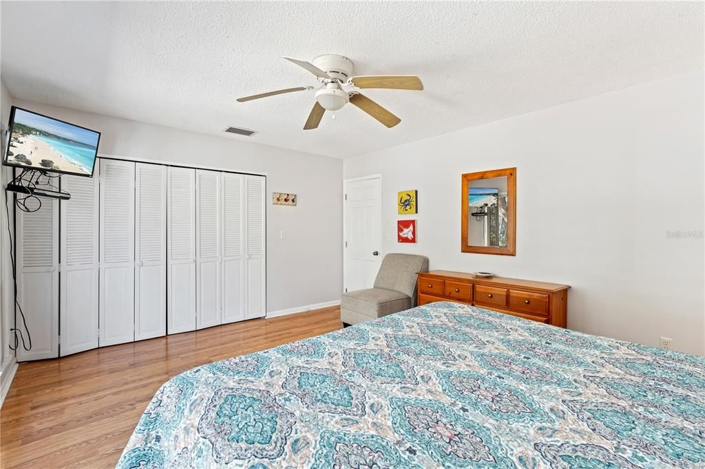 En Venta: $549,900 (3 camas, 2 baños, 2350 Pies cuadrados)