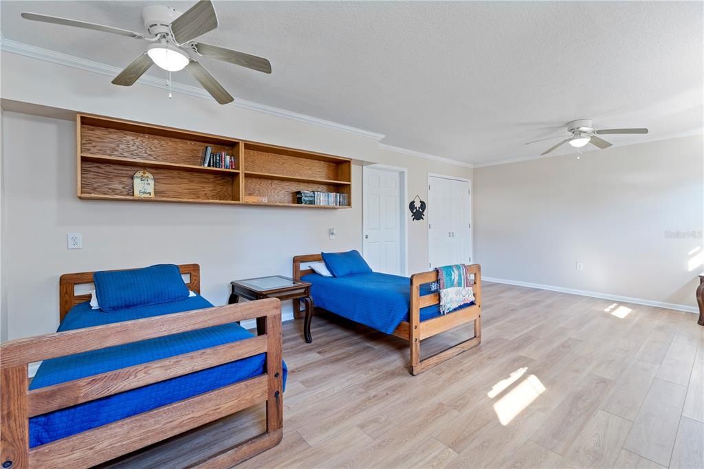 En Venta: $549,900 (3 camas, 2 baños, 2350 Pies cuadrados)